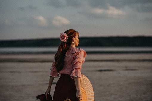 女孩清冷疏离的气质名字，低调不失深意！