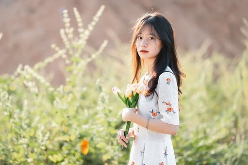 girl-7551409__340