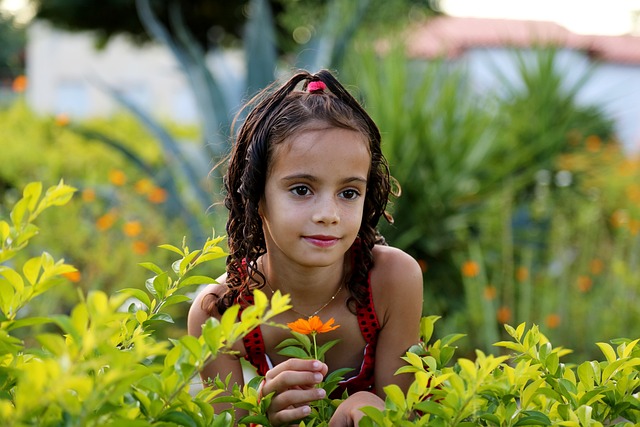 girl-in-the-garden-1204288_640