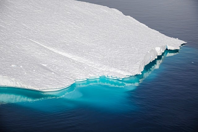 iceberg-8159694_640