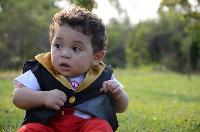 look-2586797_640