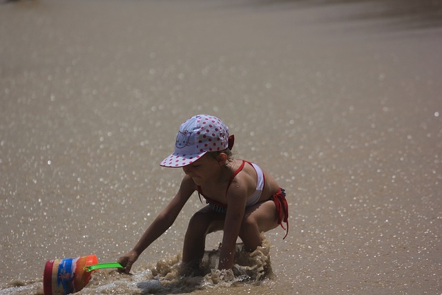 beach-kids-1391353_640