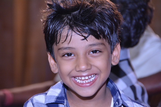 smiling-indian-boy-708334_640