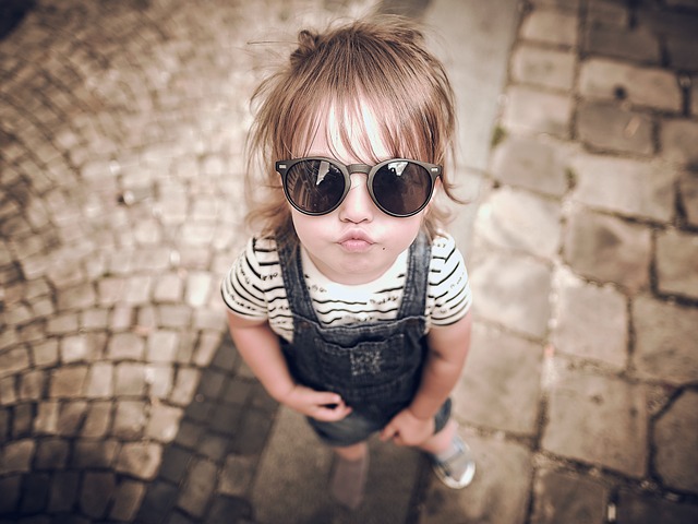 girl-5884008_640